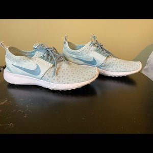 Nike Tennis Shoes
